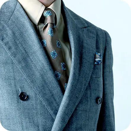 写真：スーツ姿の男性